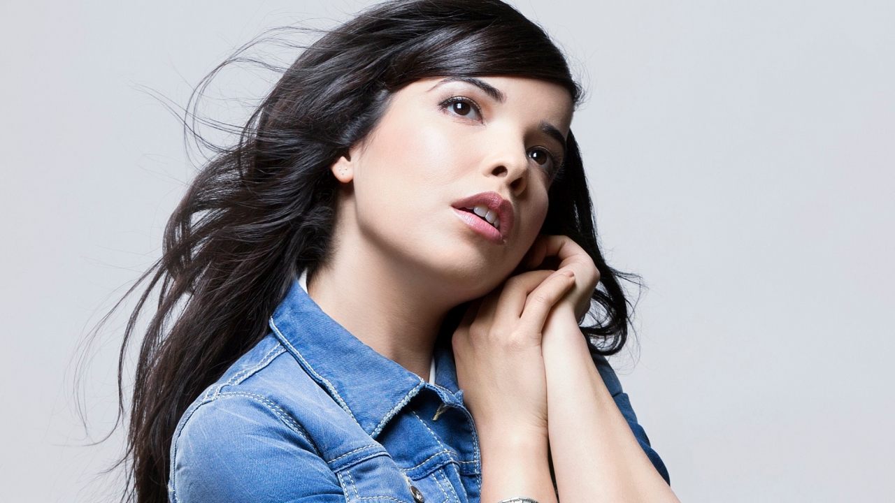 Indila Sa biographie, ses albums, ses concerts