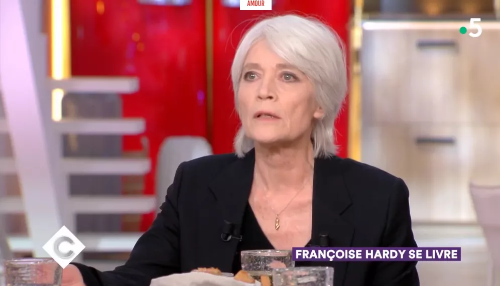 Françoise Hardy se confie sur ses débuts compliqués avec Jacques Dutronc