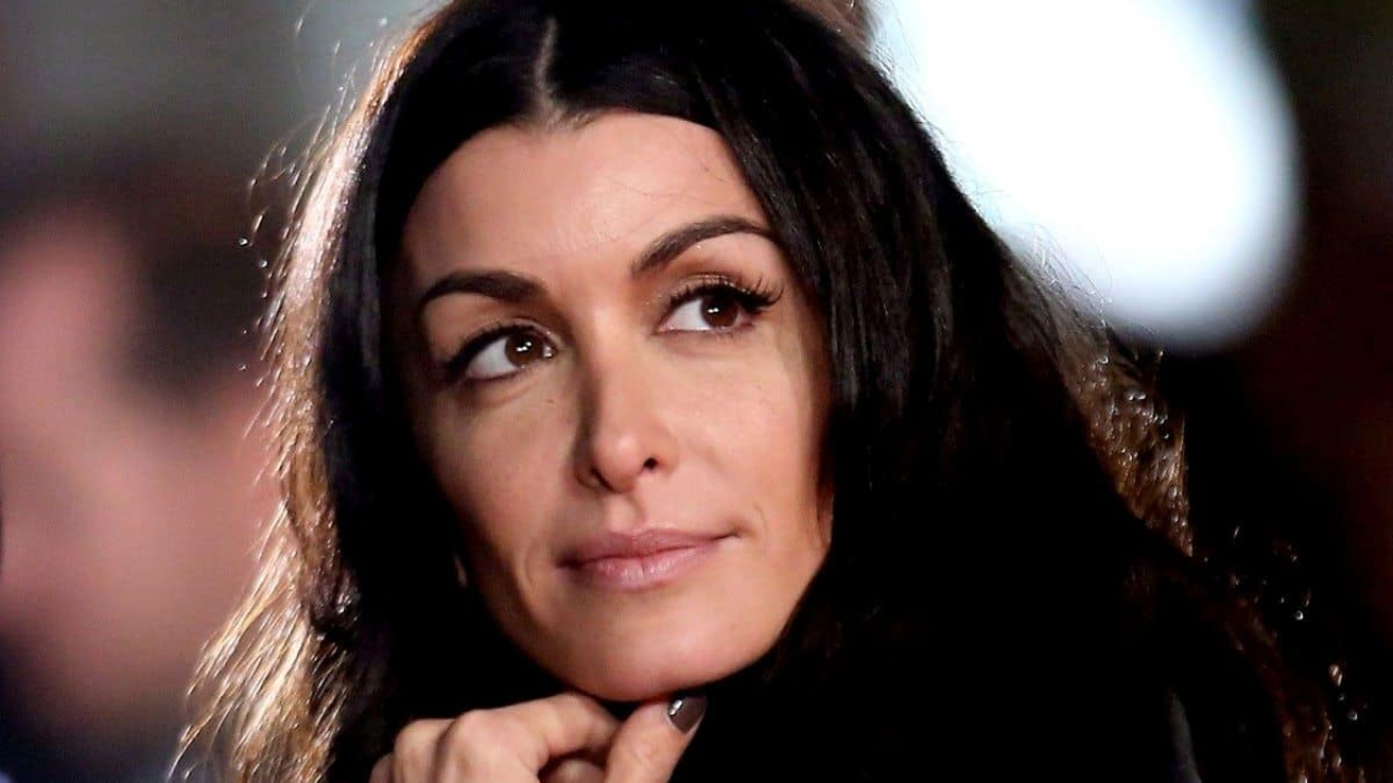 Jenifer Moins Presente Dans Les Medias E B