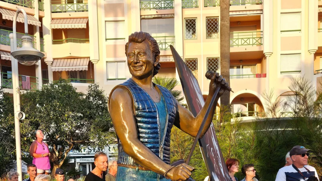 Johnny Hallyday : Sa nouvelle statue énormément moquée !