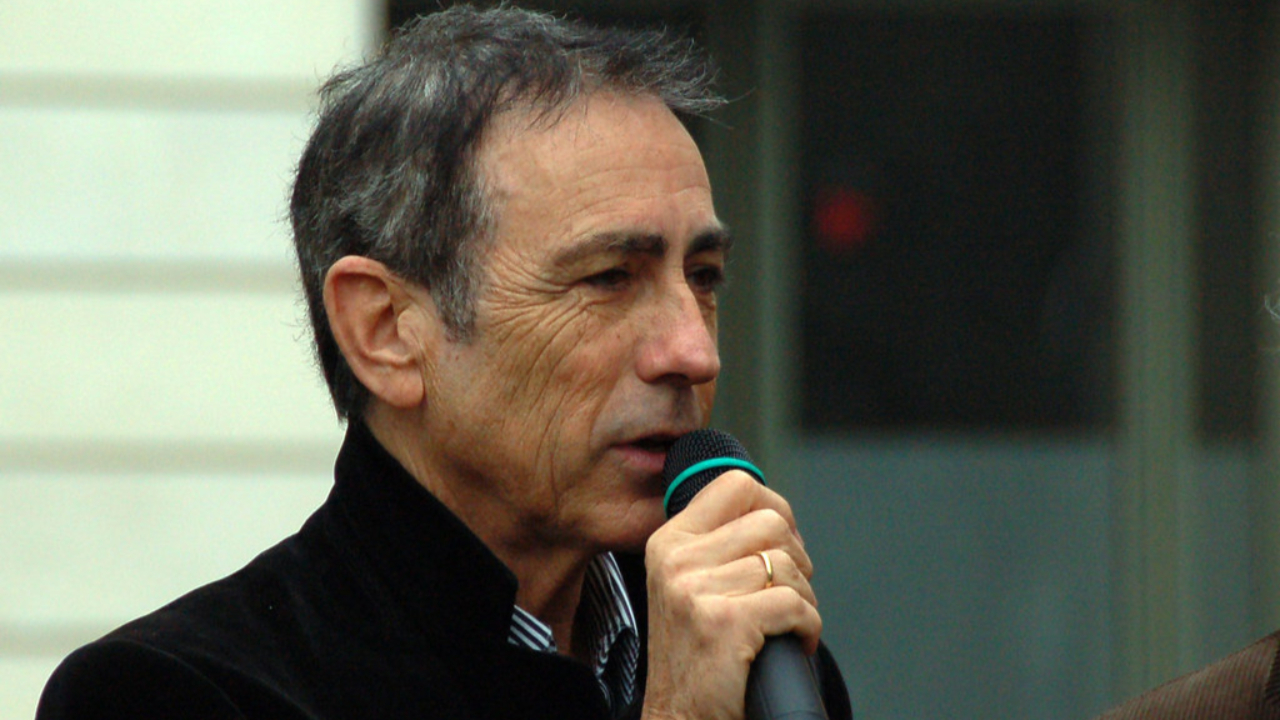 Alain Chamfort tacle Michel Sardou