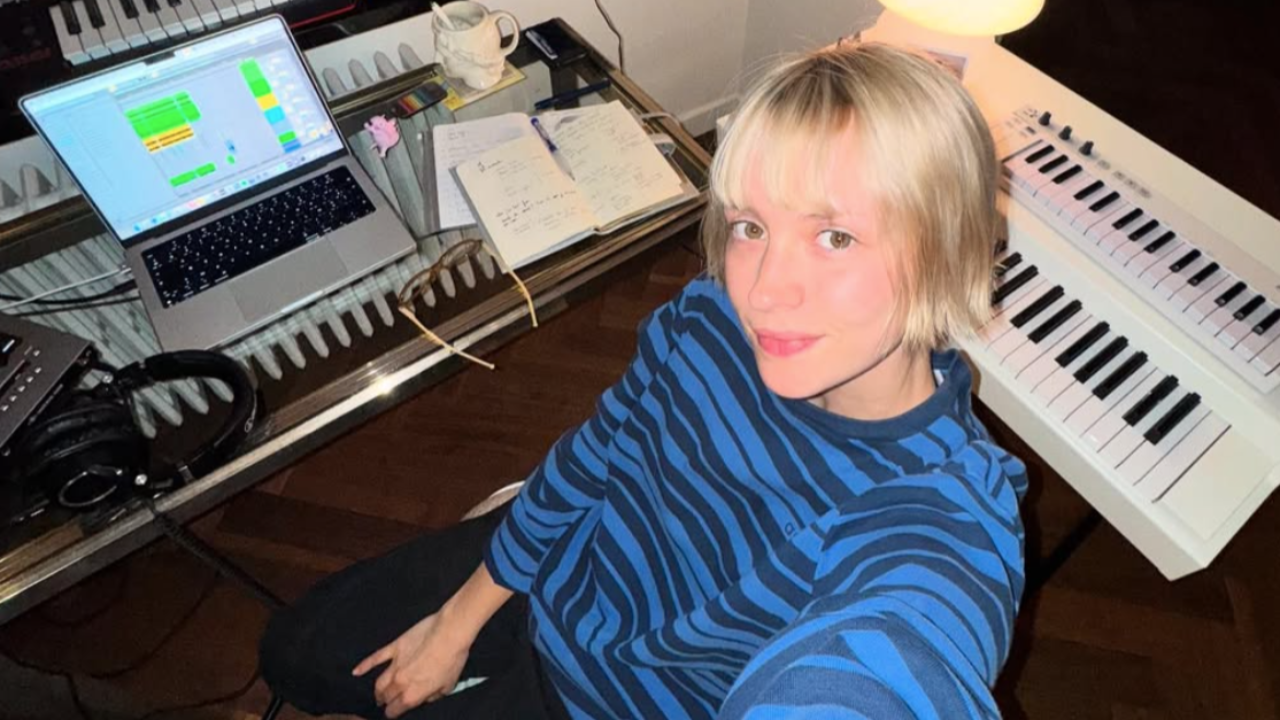 Angèle, de nouveau en studio ? La chanteuse tease son retour, les fans sont en ébullition !