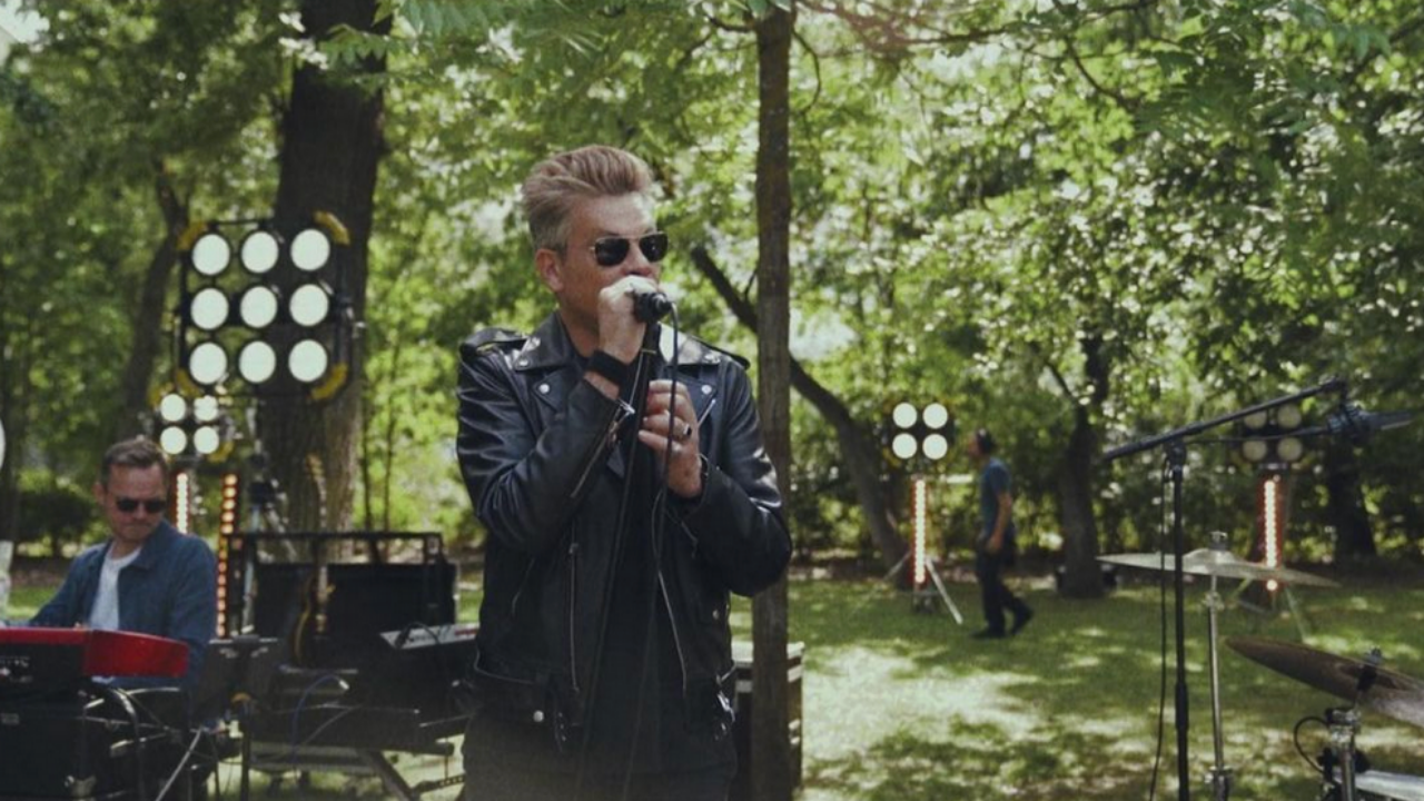 Benjamin Biolay répond sèchement aux attaques de Roselyne Bachelot