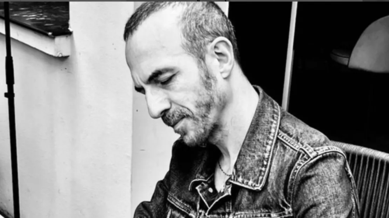 Calogero évoque l'un des moments les plus difficiles de sa vie. Calogero évoque l'un des moments les plus difficiles de sa vie.