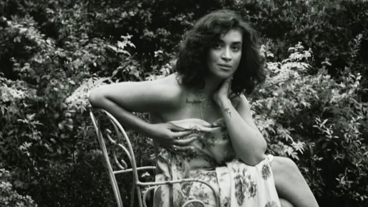 Camélia Jordana : elle dévoile son tout nouveau clip !