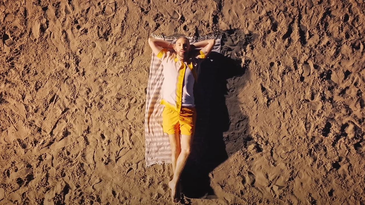 Christophe Willem en vacances dans "Je tourne en rond" Christophe Willem en vacances dans "Je tourne en rond"