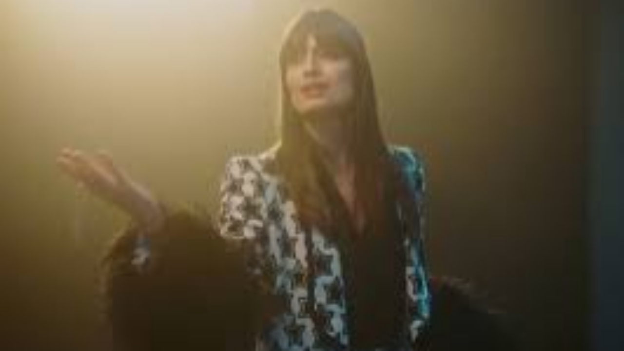 Clara Luciani : son titre "Respire encore" couronné chanson préférées des Français sur M6 Clara Luciani : son titre "Respire encore" couronné chanson préférées des Français sur M6