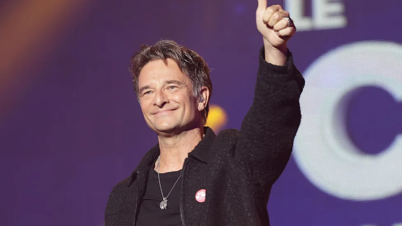 David Hallyday prédit un avenir de chanteur à son petit-fils Akira : "Il a une voix de malade !" David Hallyday prédit un avenir de chanteur à son petit-fils Akira : "Il a une voix de malade !"