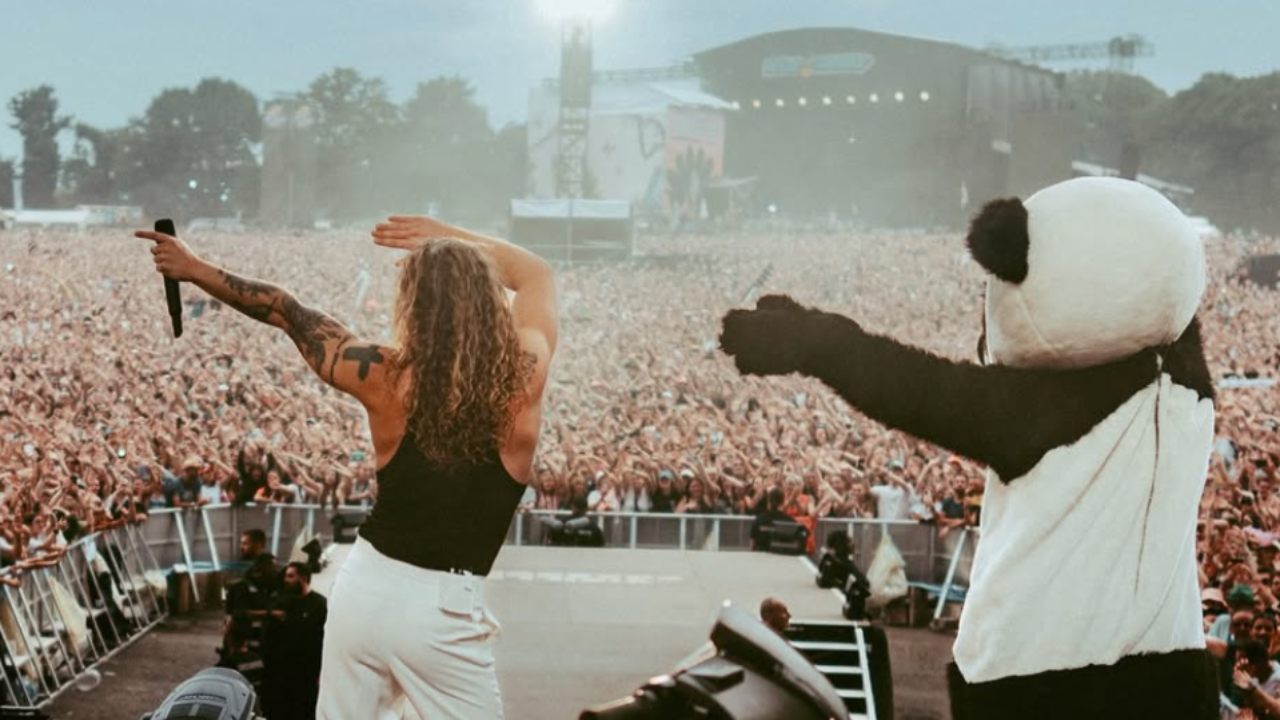 Des pensionnaires d'un EHPAD s'échappent pour aller voir un concert de Julien Doré !