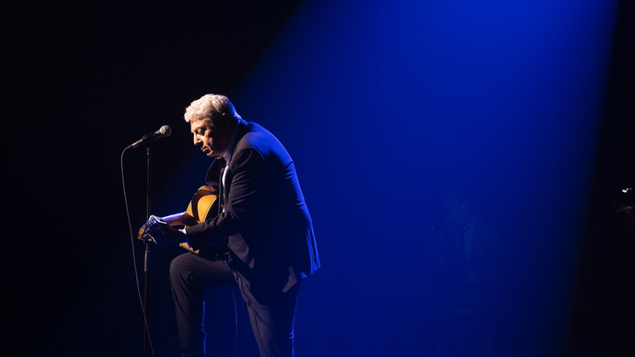 Enrico Macias : il fait une grande annonce, et amorce la fin de sa carrière avec beaucoup de tristesse