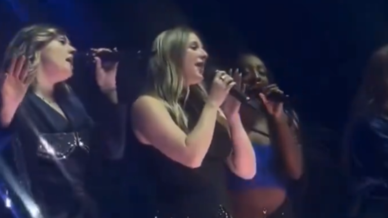 Grosse surprise sur la tournée de la Star Academy, avec la présence exclusive d'Héléna qui retourne Bercy !