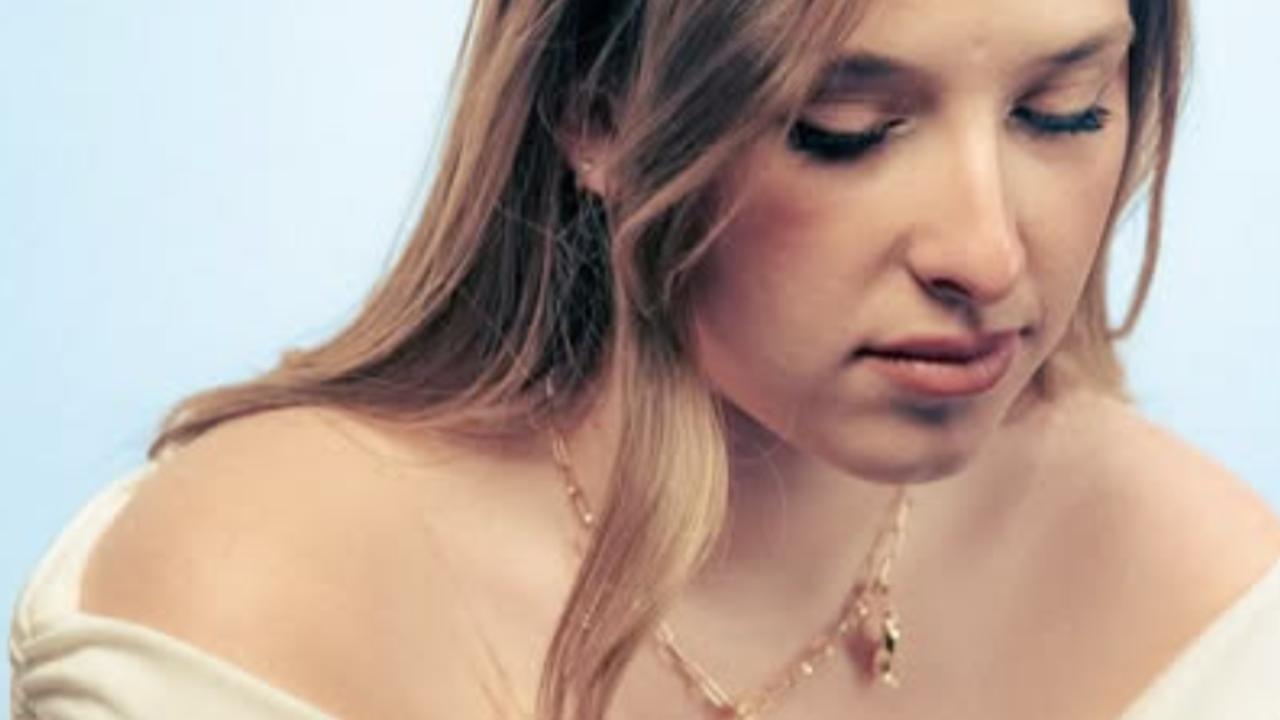 Héléna, déjà en préparation de son deuxième album ? Elle balance !