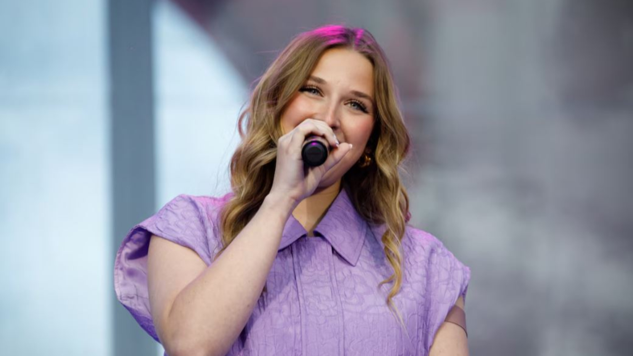 Héléna se livre sur on plus gros moment de gêne sur scène : "Ferme ton pantalon !"