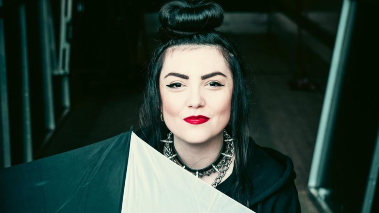 Hoshi : elle dénonce l’arnaque du Greenland Festival