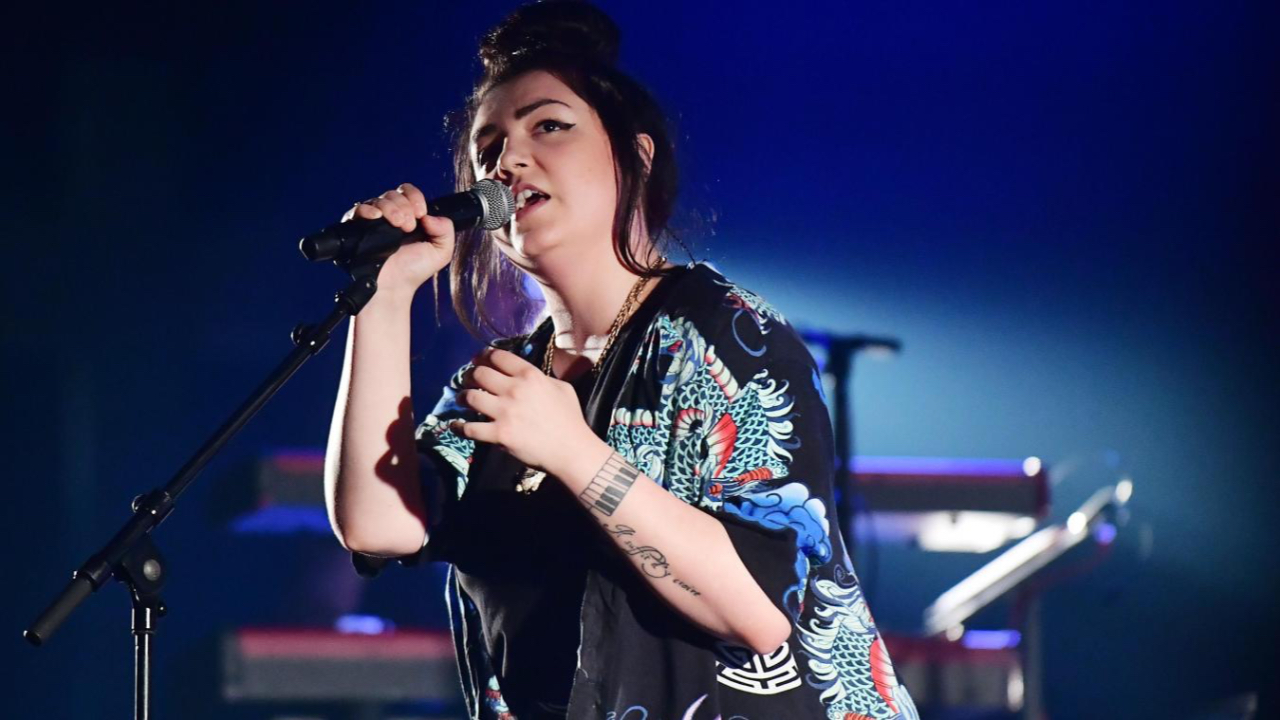 Hoshi surprend la toile avec sa nouvelle chanson "Mauvais rêve"