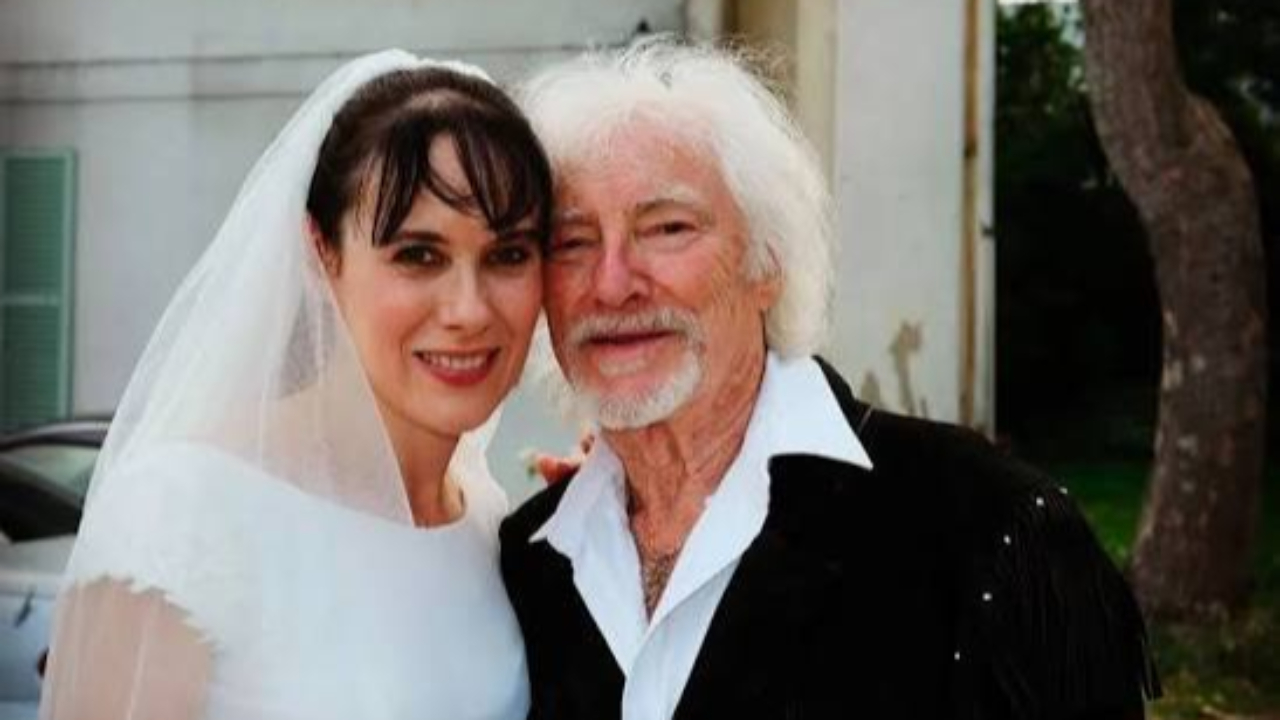 Hugues Aufray annoncé mort, il pousse un coup de gueule : "Mais vous êtes malades ?" Hugues Aufray annoncé mort, il pousse un coup de gueule : "Mais vous êtes malades ?"