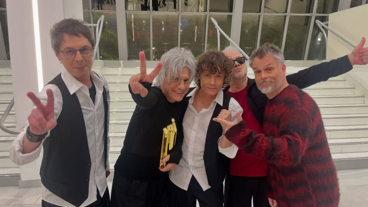 Indochine : cette chanteuse reprend deux des titres du groupe et fait l’unanimité ! Indochine : cette chanteuse reprend deux des titres du groupe et fait l’unanimité !