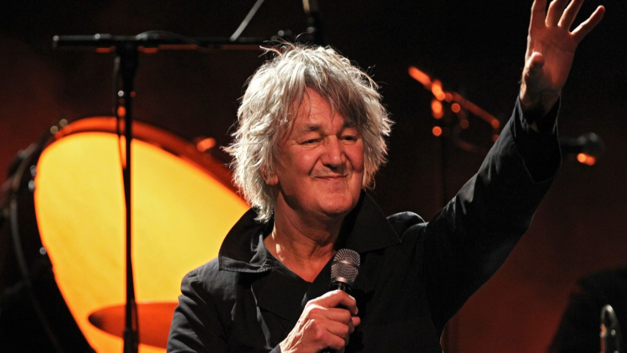 Jacques Higelin : le leader de Tryo se rend sur sa tombe pour lui rendre un poignant hommage