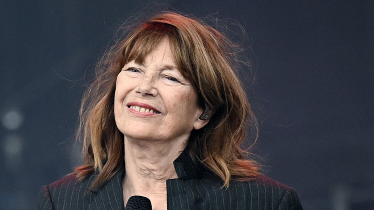 Jane Birkin les habitants de son village en Bretagne lui rendent hommage !