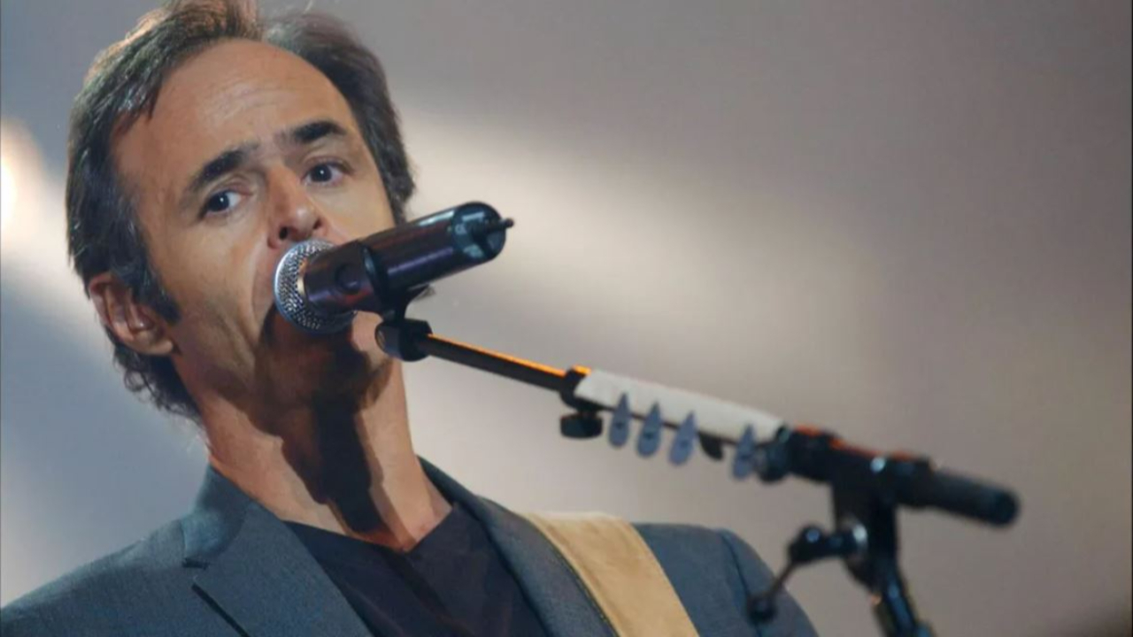 Jean-Jacques Goldman incognito pendant ses vacances en France, mais sa célébrité le rattrape