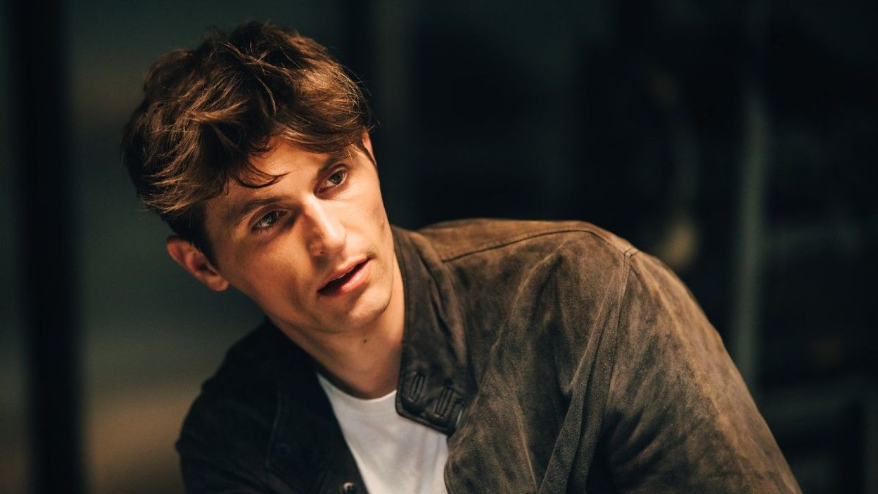 Johnny Hallyday : Raphaël Quenard détaille sa préparation pour incarner la star dans son biopic