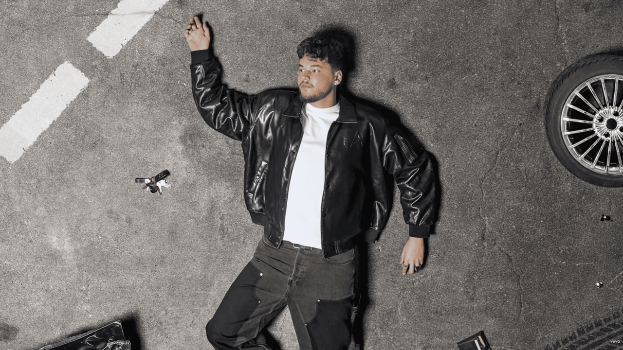 Joseph Kamel se réinvente avec son nouveau single : "Crash" Joseph Kamel se réinvente avec son nouveau single : "Crash"