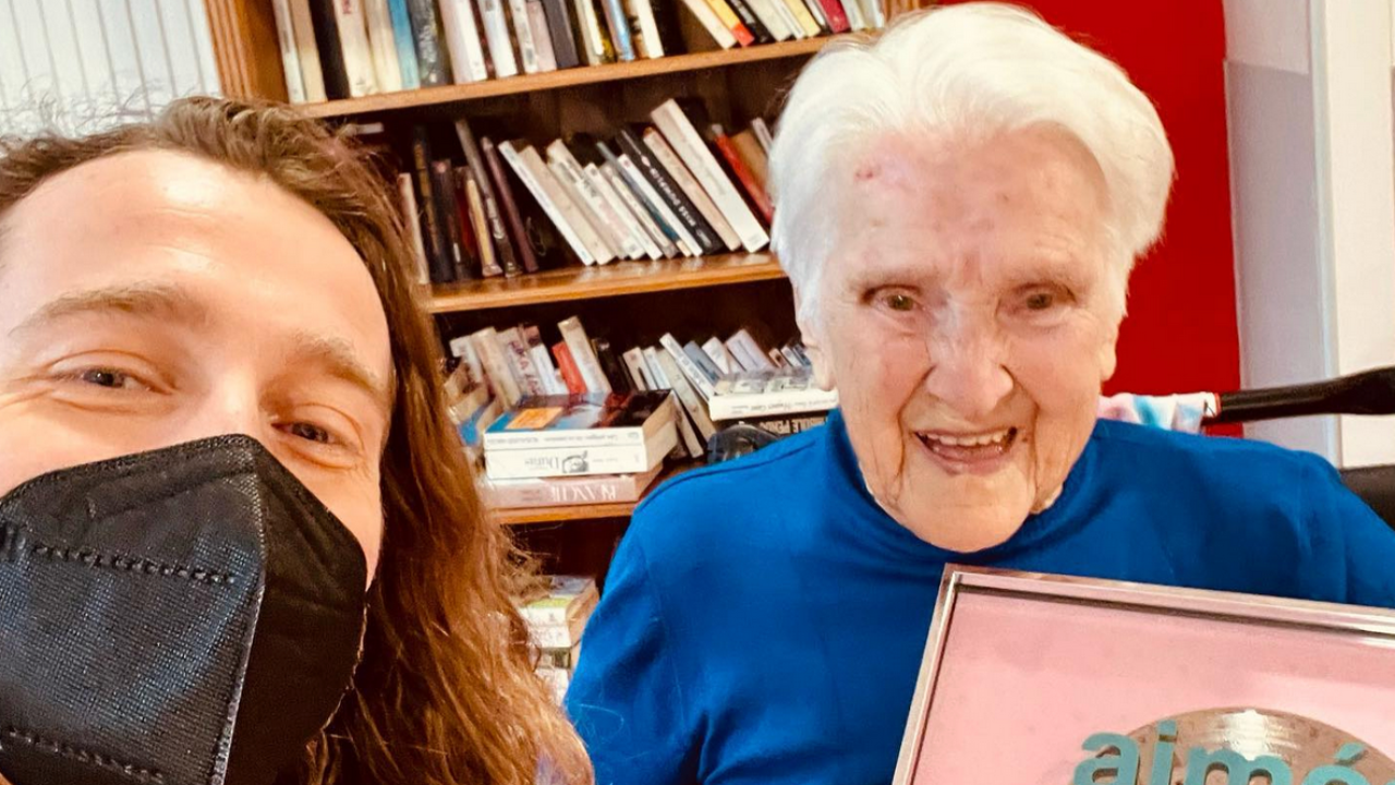 Julien Doré a perdu Aimée, sa grand-mère adorée