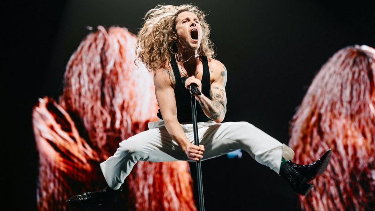 Julien Doré agacé par les téléphones en concert ? Le chanteur répond ! Julien Doré agacé par les téléphones en concert ? Le chanteur répond !