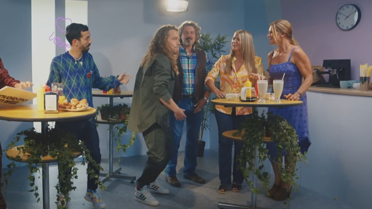 Julien Doré bientôt en duo avec Hélène Rollès ? Julien Doré bientôt en duo avec Hélène Rollès ?