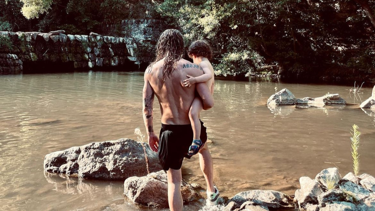 Julien Doré craint déjà le départ de son fils !