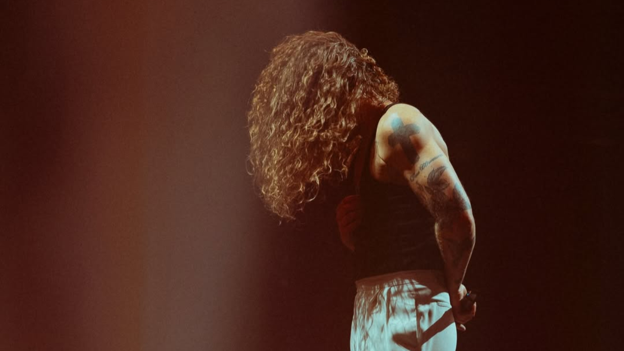 Julien Dor&eacute; craque devant ses fans lors de son dernier concert de la tourn&eacute;e !