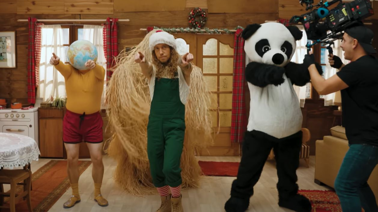 Julien Doré dévoile le making-of hilarant des "Démons de minuit"