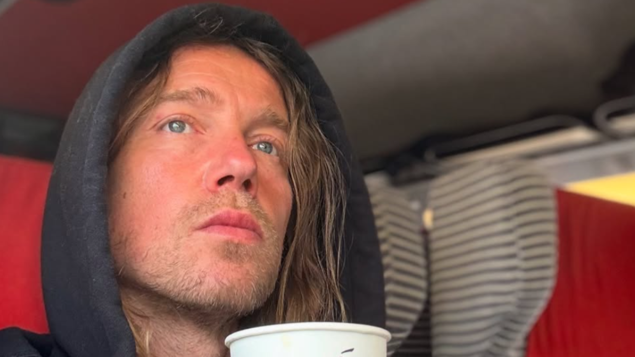 Julien Doré tacle Starbucks et fait une blague à Vianney : la photo hilarante ! Julien Doré tacle Starbucks et fait une blague à Vianney : la photo hilarante !