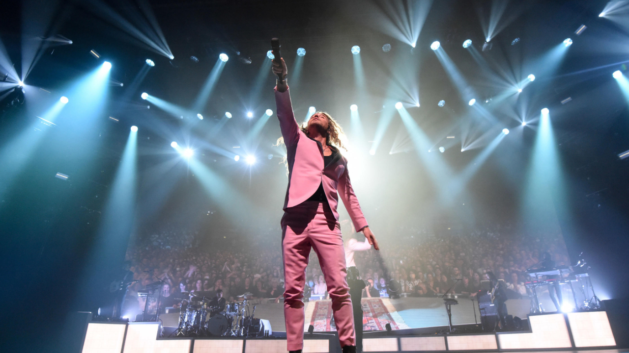 Julien Doré récompensé pour les chiffres incroyables de sa tournée Julien Doré récompensé pour les chiffres incroyables de sa tournée