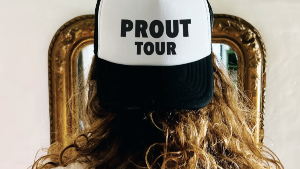 Julien Doré, le roi de l'humour et du merchandising, dévoile un nouveau produit sur sa boutique officielle !