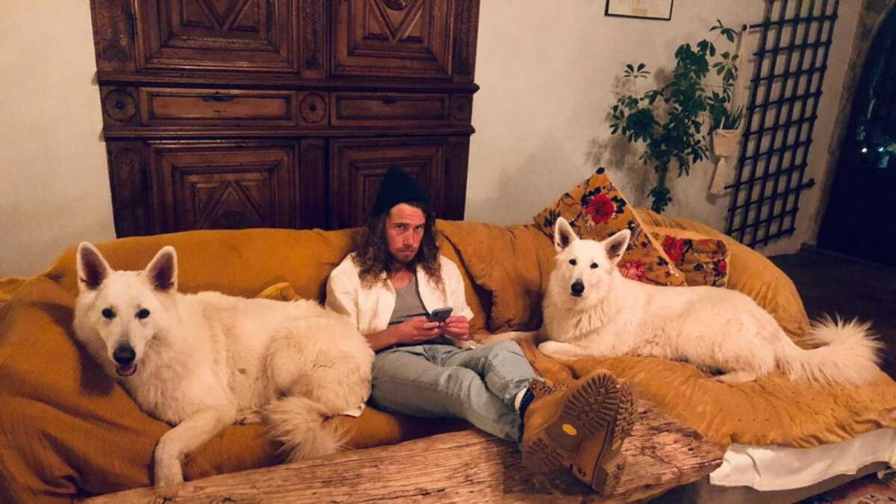 Julien Doré s'est "explosé le dos" : le chanteur a encore fait des folies de son corps Julien Doré s'est "explosé le dos" : le chanteur a encore fait des folies de son corps