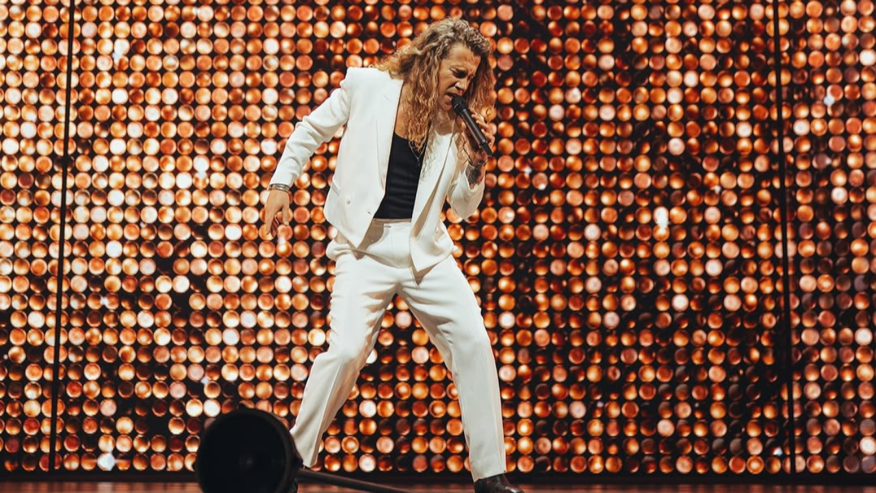 Julien Doré : une vidéo montre l'ambiance de folie qu'il y a dans ses concerts