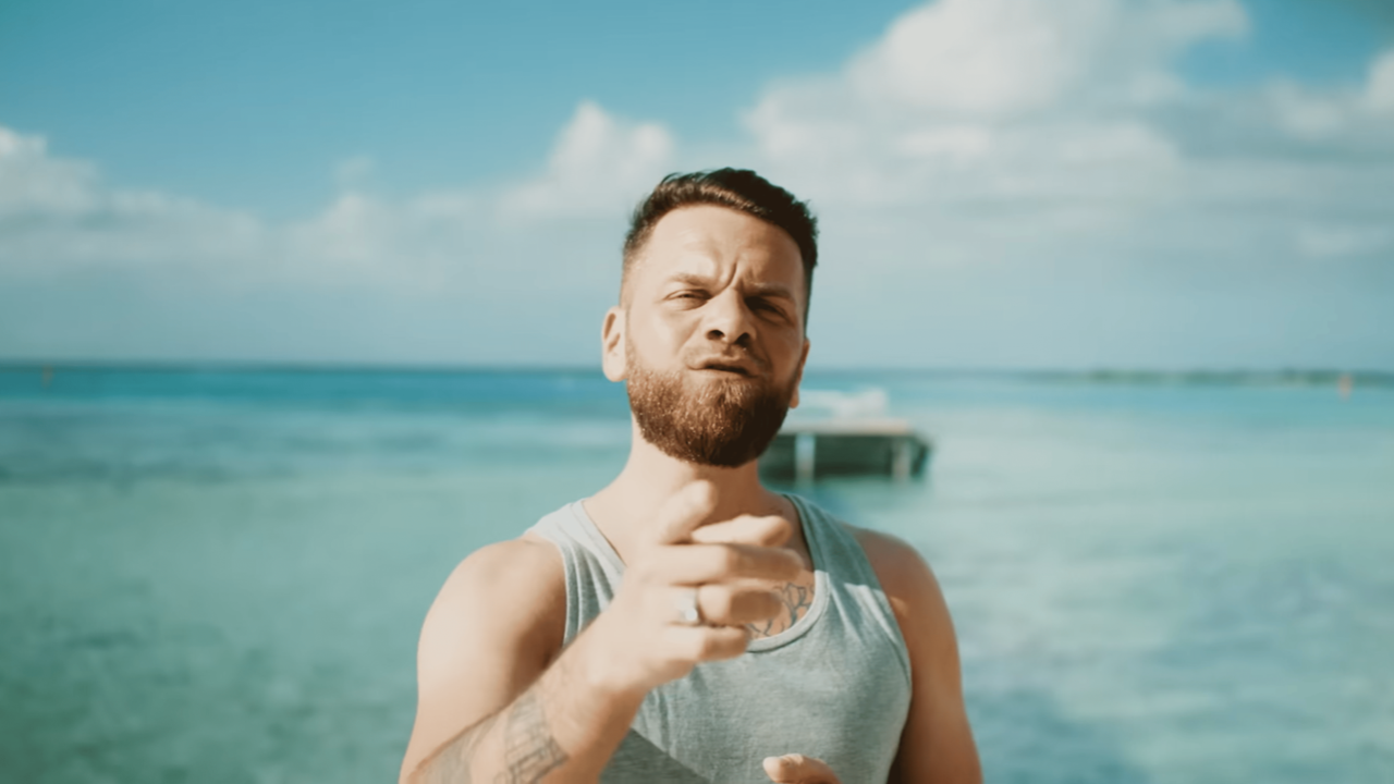 Keen’V fête son anniversaire et raconte son amour pour le soleil ! Keen’V fête son anniversaire et raconte son amour pour le soleil !