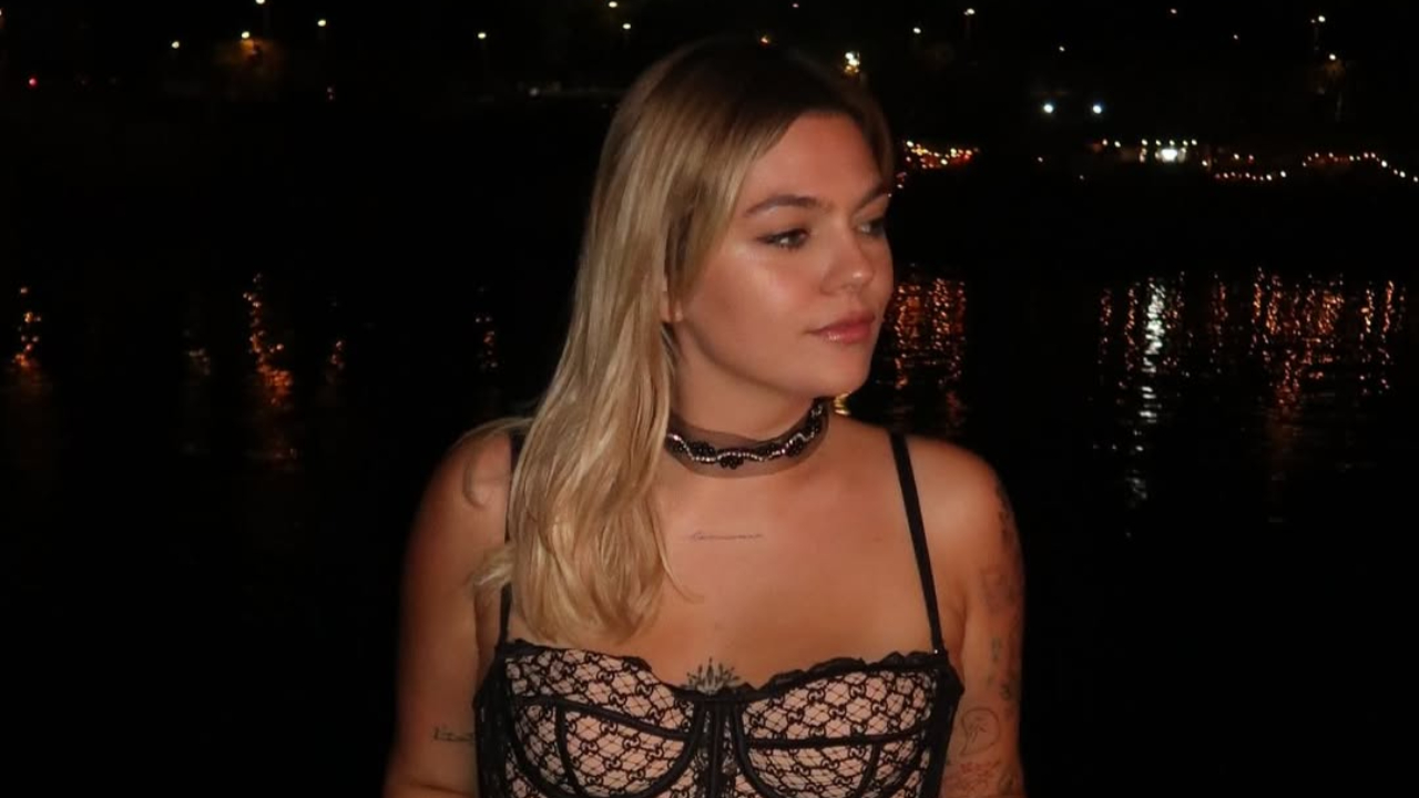 Louane dévoile pour la première fois cette maladie qui la touche au quotidien : "J'ai mal tout le temps" Louane dévoile pour la première fois cette maladie qui la touche au quotidien : "J'ai mal tout le temps"