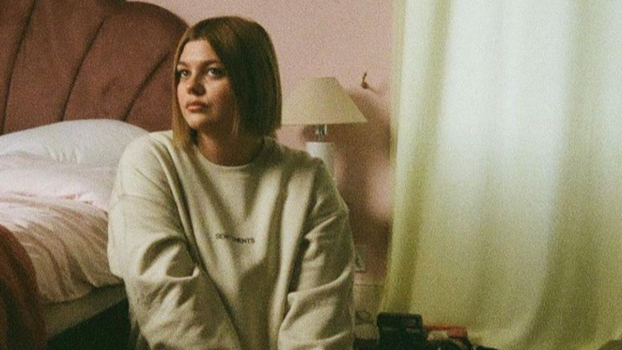 Louane s'insurge contre la dictature du corps