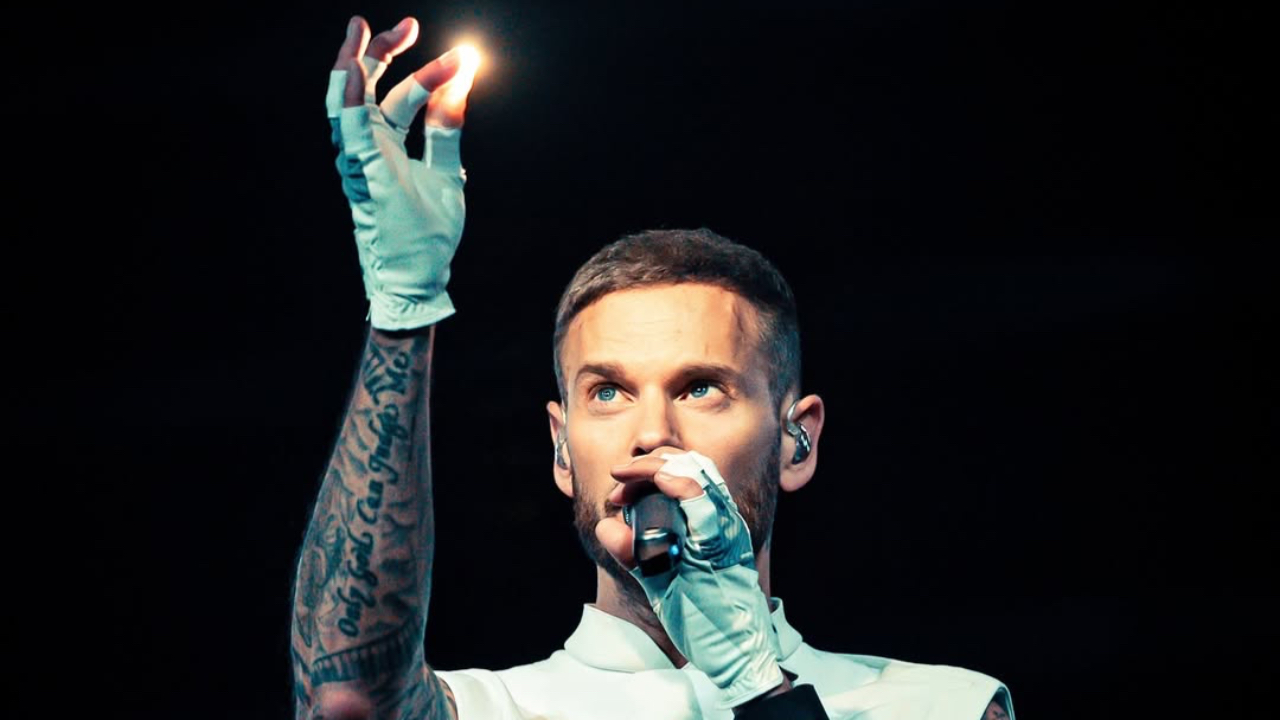 Matt Pokora adresse un message bouleversant à ses parents