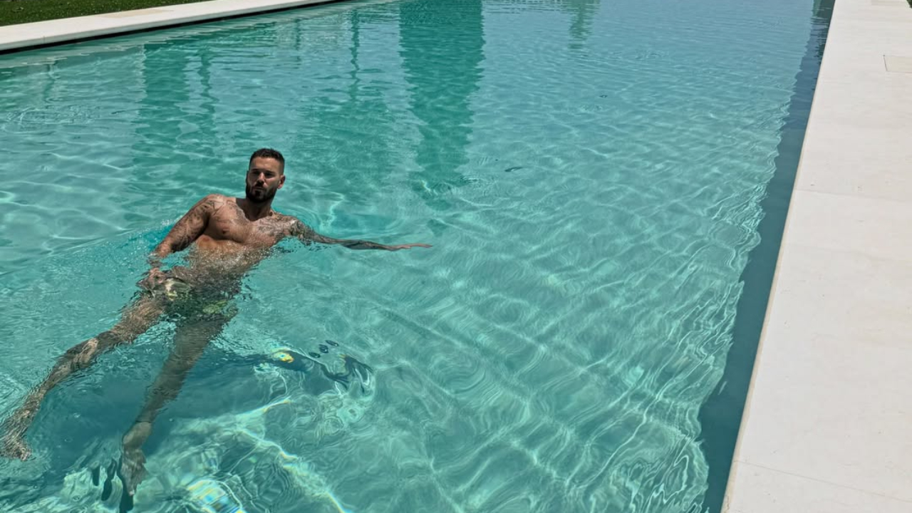 Matt Pokora : entre luxe et &eacute;vasion, une parenth&egrave;se turquoise qui enflamme les r&eacute;seaux