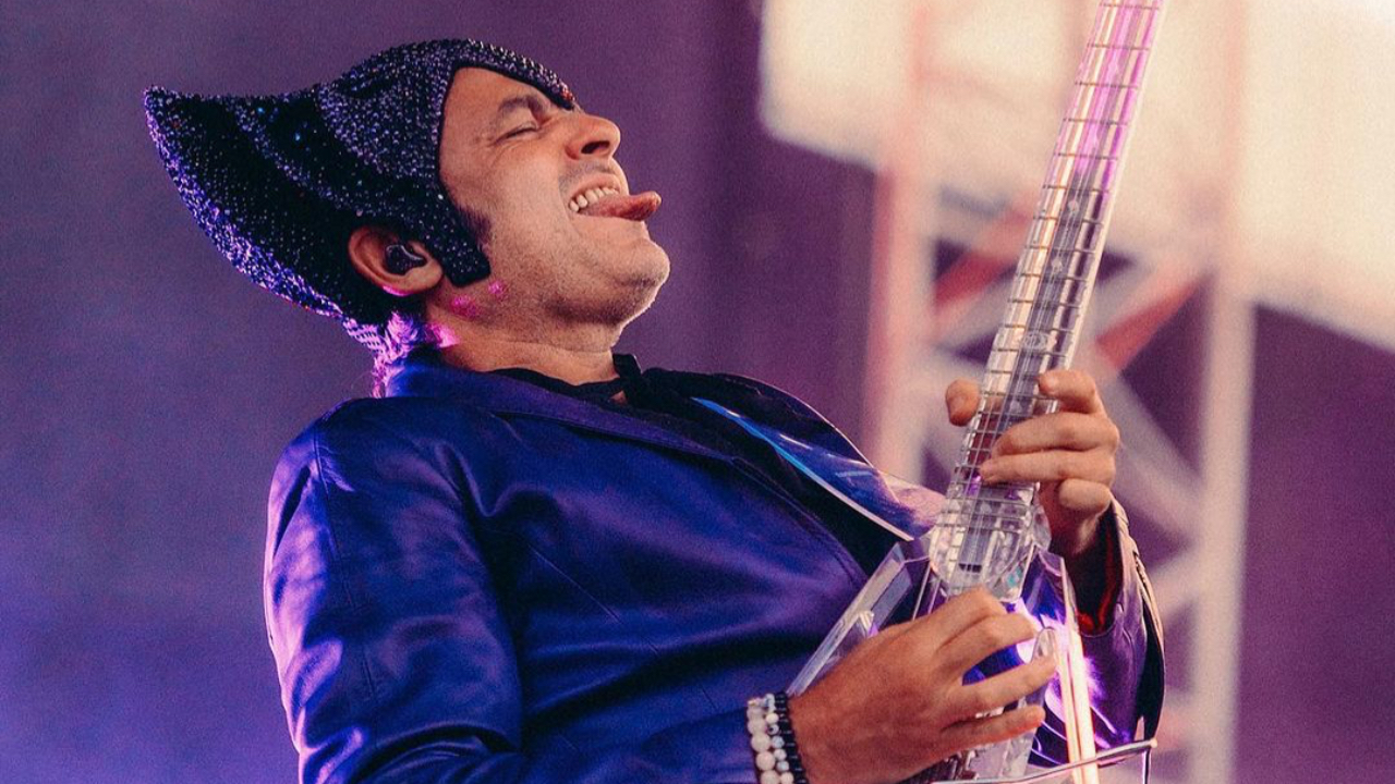 Matthieu Chedid sur les tournées : "Si tu te prends pour une rock star, tu ne tiens pas longtemps" Matthieu Chedid sur les tournées : "Si tu te prends pour une rock star, tu ne tiens pas longtemps"