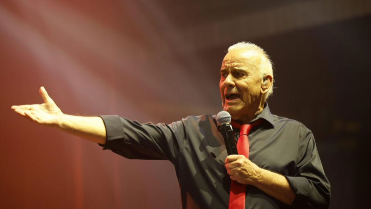 Michel Fugain : il se confie sur son impressionnante perte de poids Michel Fugain : il se confie sur son impressionnante perte de poids