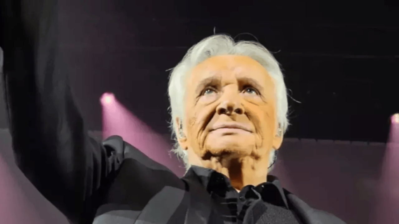 Michel Sardou bientôt de retour sur scène ? "C'est comme une drogue" Michel Sardou bientôt de retour sur scène ? "C'est comme une drogue"