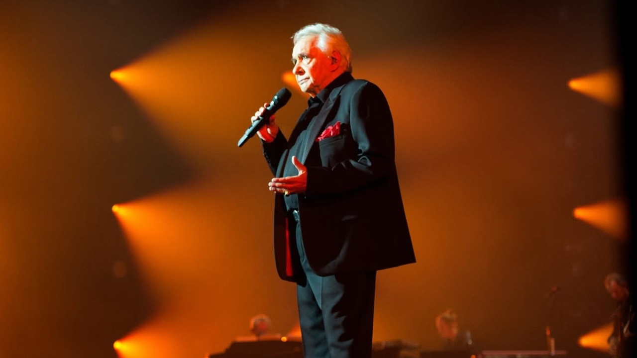 Michel Sardou fait une belle surprise à ses fans pour les 60 ans de carrière !