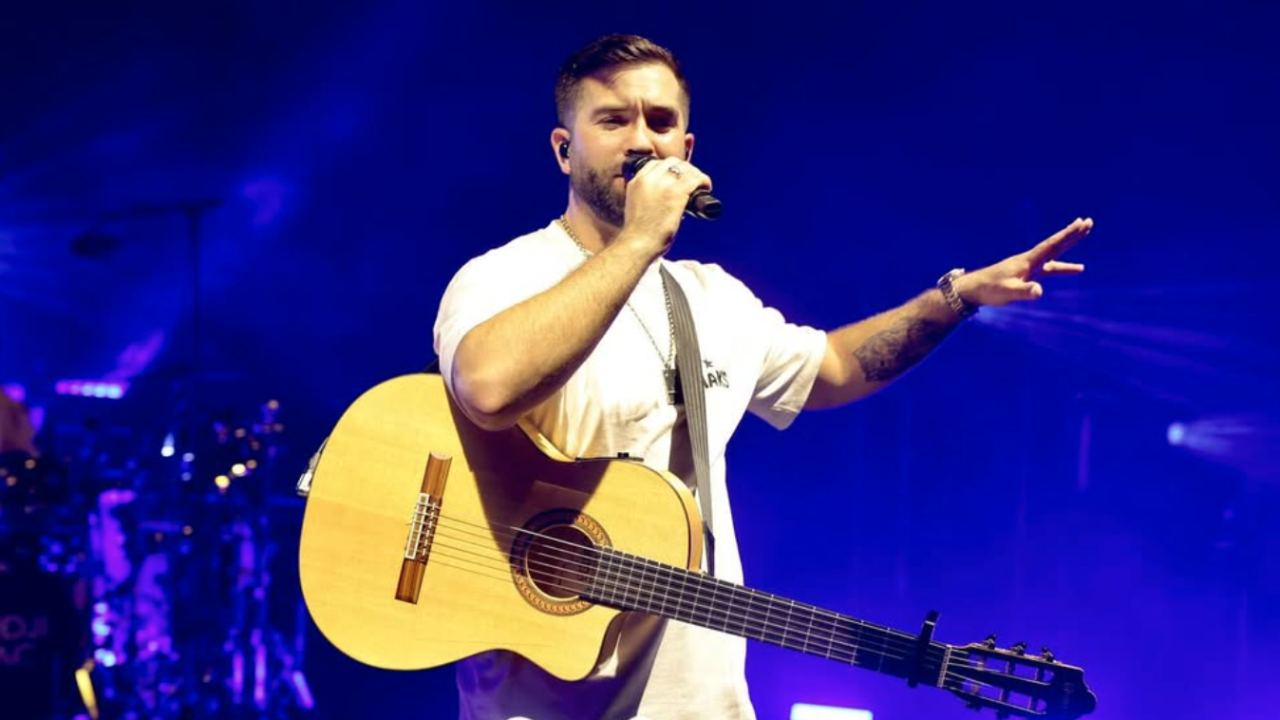 "On est pudique à la maison" : très ému, Kendji Girac se livre sur l'illettrisme et fait une incroyable promesse à sa mère