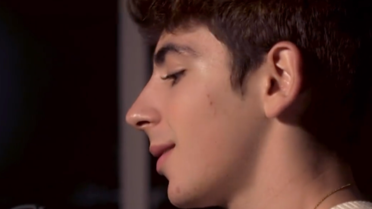 Patrick Bruel : son fils Léon Hesby dévoile un nouveau titre Patrick Bruel : son fils Léon Hesby dévoile un nouveau titre