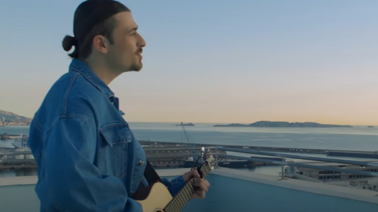 Pierre Garnier dévoile une nouvelle version pleine d'émotions de son titre "Ce qui me va"