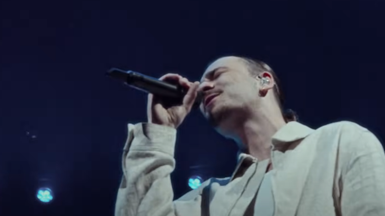 Pierre Garnier illustre son rêve dans son nouveau clip "Ce qui me va"